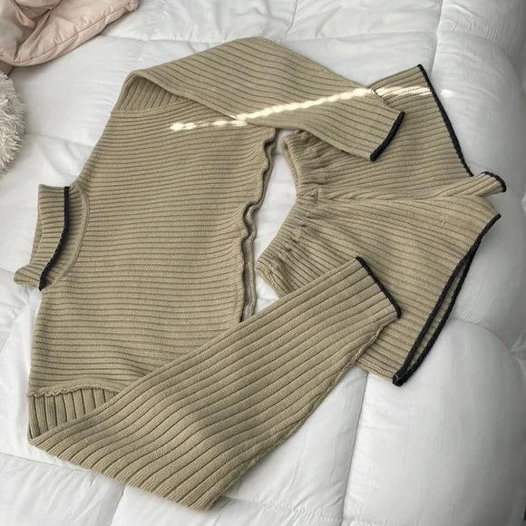 TRADED Firebird Reconstructed Cropped Wool Knit Turtleneck/ Shorts set - Picture 6 of 11